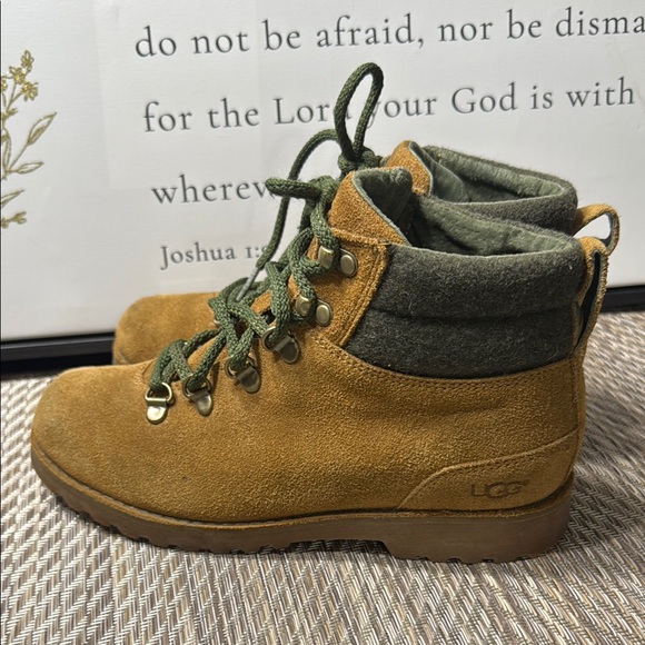 UGG Tan and Green Winter Boots with Sturdy Sole Women’s SZ 5 Box2 - Picture 4 of 7